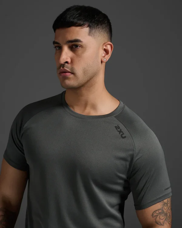 2XU Men Aero Tee - Jupiter / Black Reflective - Image 5