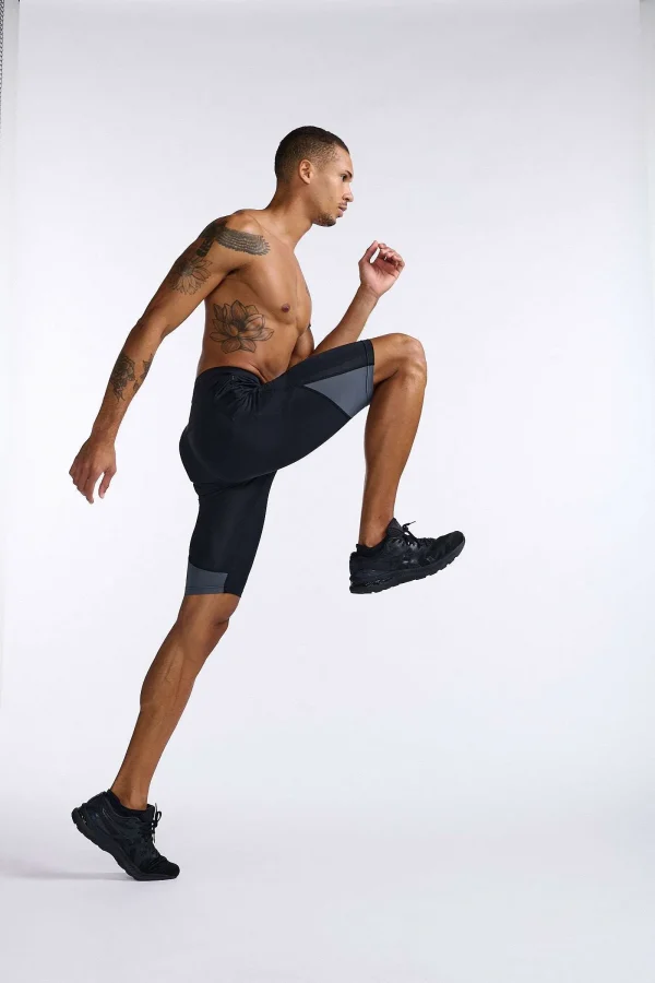 2XU Men Light Speed React Compression Shorts - Black / White Reflective - Image 5