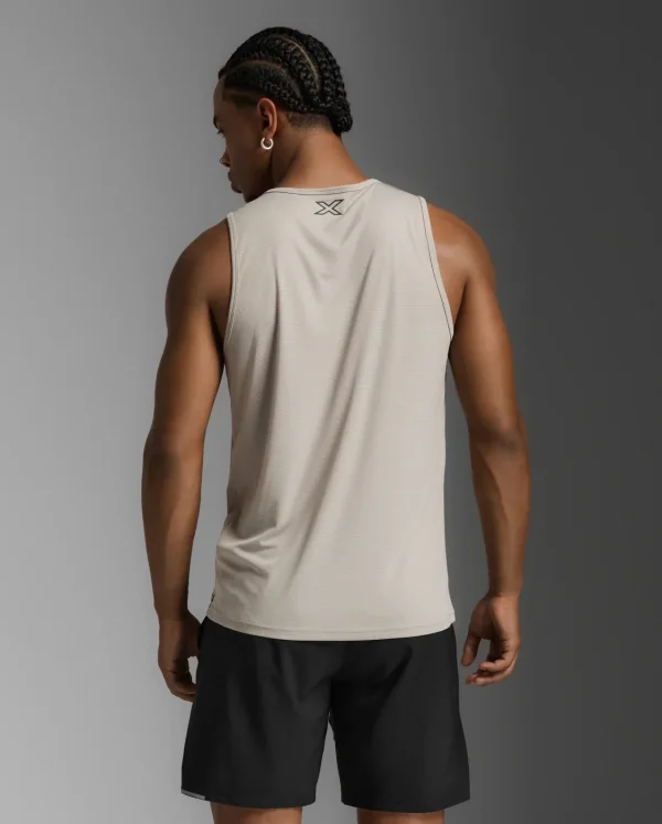 2XU Men Aero Tank - Carbon / Black Reflective - Image 2