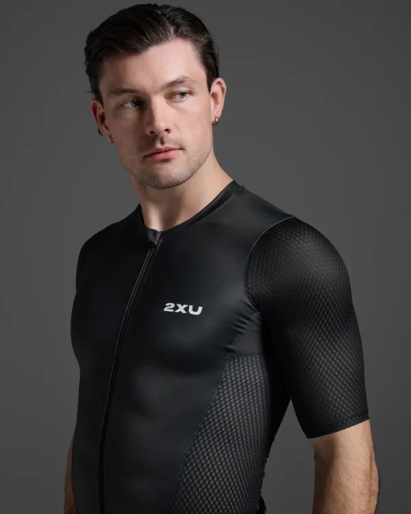 2XU Men Aero Hex Tri Sleeved Top - Black / White - Image 2