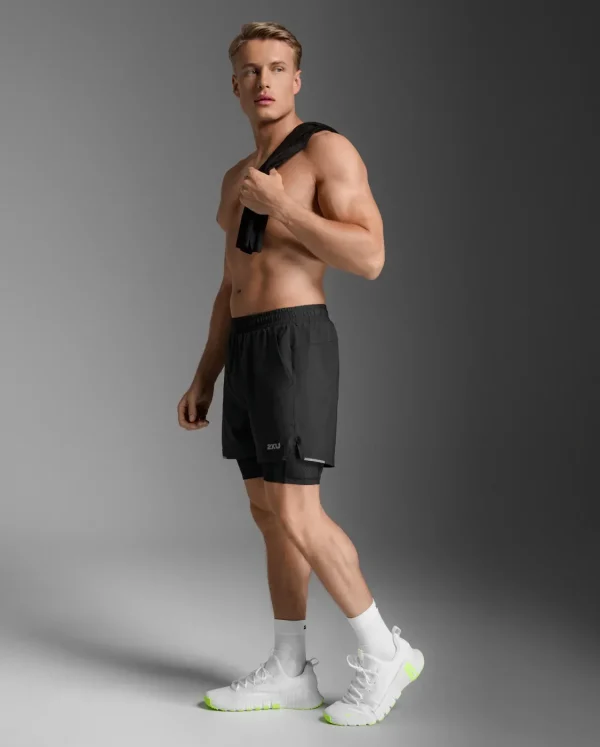 2XU Men Aero Mesh 2-in-1 5 Inch Shorts - Black / Silver Reflective - Image 2