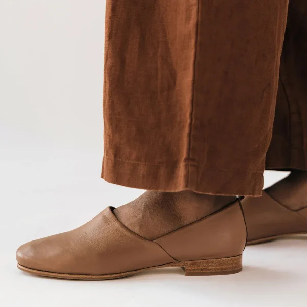 The At-Leisure Slip-On 2.0 Praline - Image 2