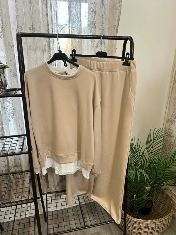 Luxuriously Soft Matching Sweatshirt & Jogger Set - Image 5