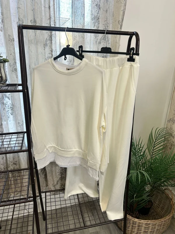 Luxuriously Soft Matching Sweatshirt & Jogger Set - Image 2