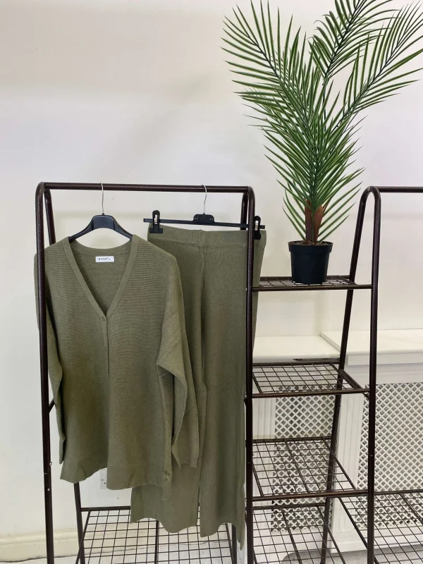 Evis Knitted Lounge Set - Image 4