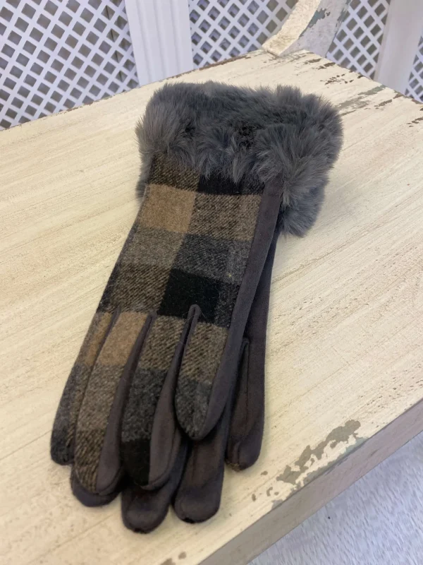 Faux Fur Printed Gloves - Image 4