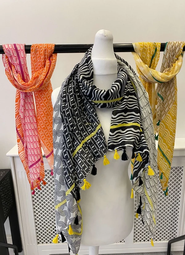 Ladies Swirl Tassel Scarf - Image 2