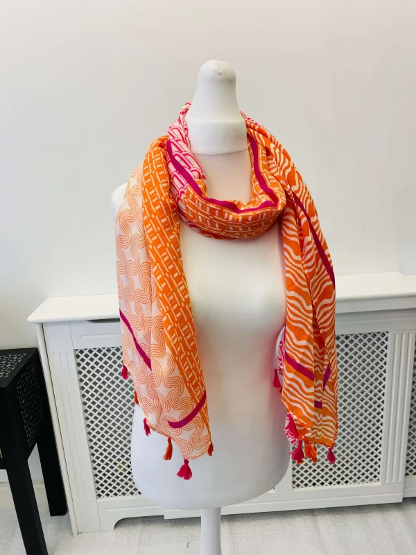 Ladies Swirl Tassel Scarf - Image 4