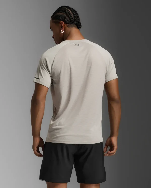 2XU Men Aero Tee - Carbon / Black Reflective - Image 3