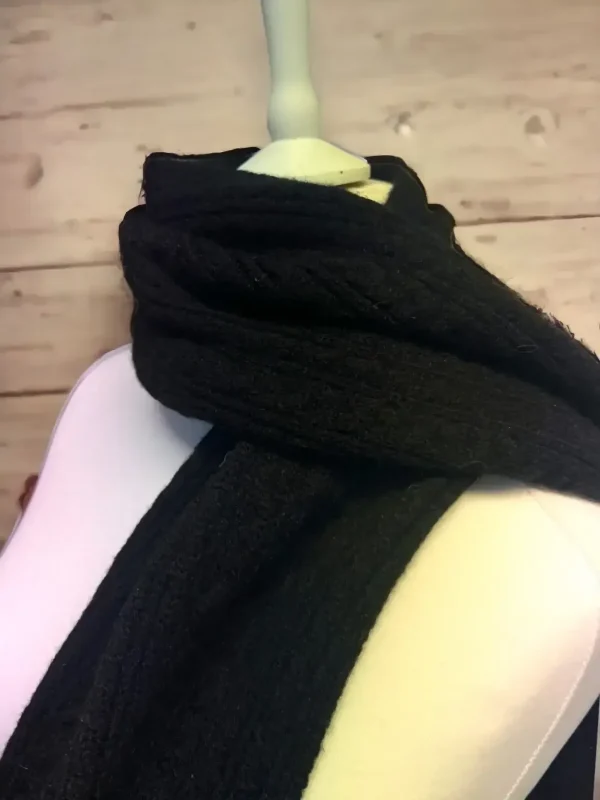 Jess & Lou - Cable Knit Scarf - Image 6