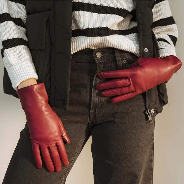 The Sleek Leather Glove Blackberry - Image 6