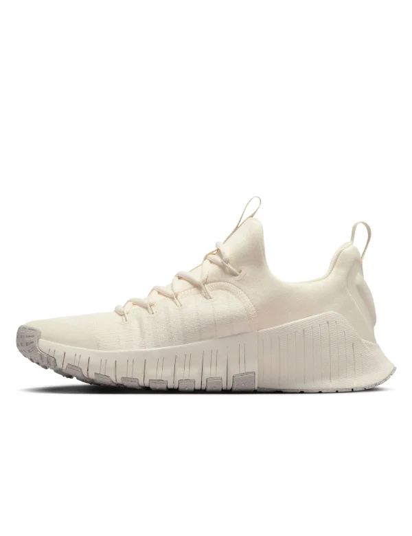 Free Metcon 6 Shoes - Pale Ivory/Guava Ice/Sail/Metallic Red Bronze - Image 5