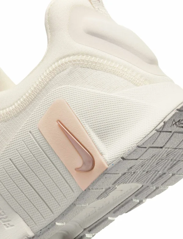 Free Metcon 6 Shoes - Pale Ivory/Guava Ice/Sail/Metallic Red Bronze - Image 7