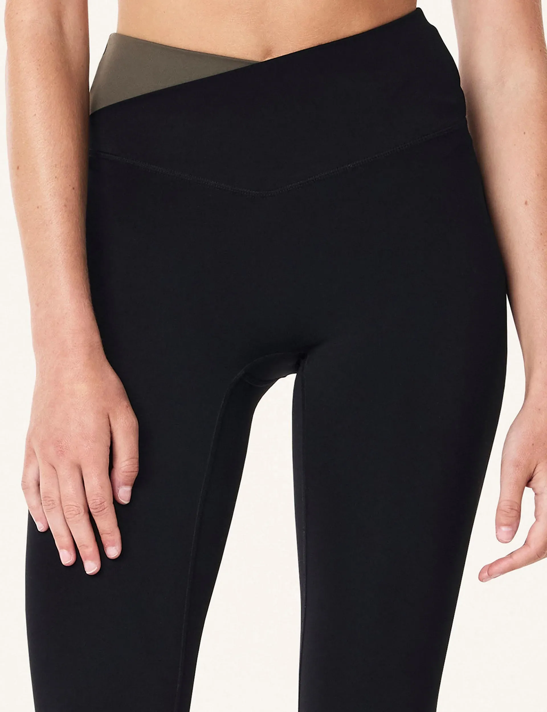Wander Full Length Legging - Black - Image 2